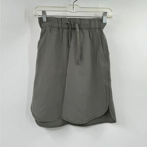 Lululemon Skirt Womens On The Fly Pull On Pockets Elastic Waist Sz 2 Gray